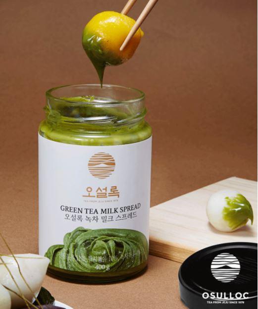 O'sulloc 雪綠茶博物館如其名是一個以綠茶作主題的博物館，館內除了設有展區宣揚韓國的茶道文化之外，更設有綠茶主題咖啡店，而店內的綠茶果醬是近年相當大熱的手信之選呢！