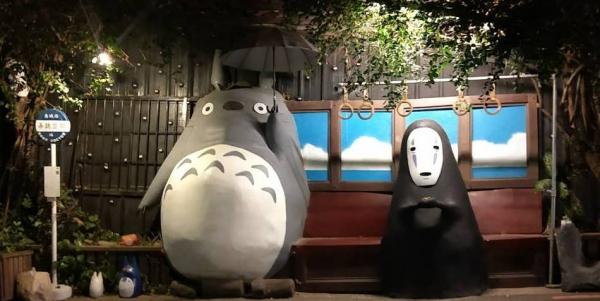 後牆上掛有可愛的煤炭屎鬼，絕對是宮崎駿電影FANS們遊台中不可錯過的景點！