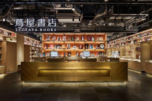 書店共設3層，除了書籍之外，更有售賣生活雜貨、文創小物和日本雜誌等，喜歡日本文化和設計小物的旅人可以去尋寶！