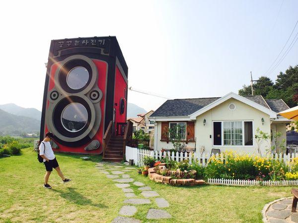 首爾近郊夢想相機咖啡店 樓高兩層超巨型相機！