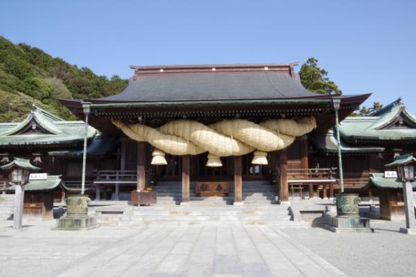 除了「光之道」外，神社中的日本第一大注連繩亦非常注目