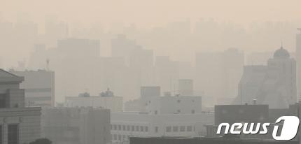 首爾空氣污染指數持續高企 外出緊記佩戴口罩！
