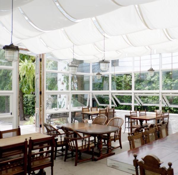 曼谷cafe Daydream Believer 半透明玻璃屋+小清新花草主題
