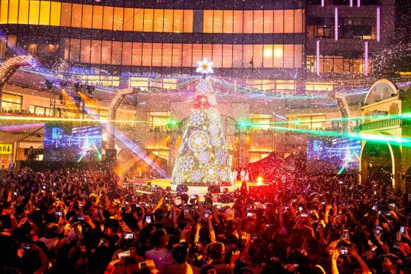 300萬顆夢幻星星燈！ 台北統一時代百貨耶誕城