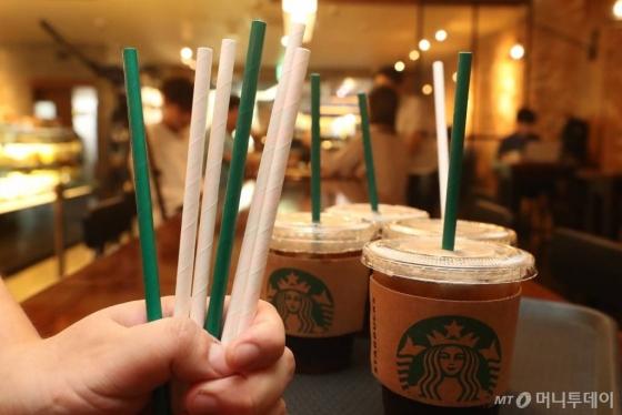 韓國Starbucks全面轉用紙飲管