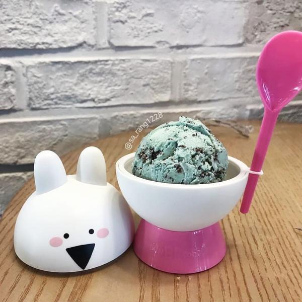 韓國雪糕店聯乘人氣浮誇兔