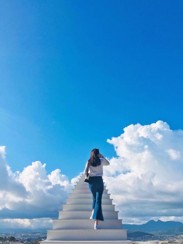 通往藍天的純白階梯 越南超夢幻打卡景點推介！