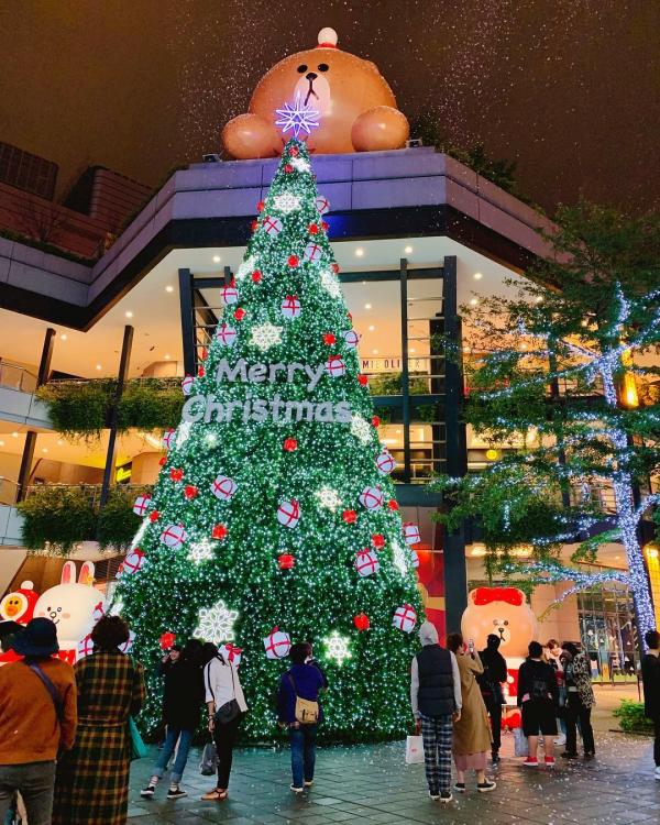 台北新光三越聖誕裝飾 巨型聖誕裝熊大！