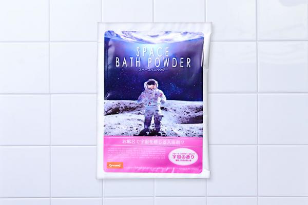 日本推出新奇味道入浴劑 太空香味 - Space Bath Powder1套3款 1,134円 (約港幣)