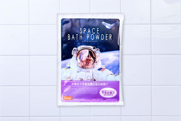 日本推出新奇味道入浴劑 太空香味 - Space Bath Powder1套3款 1,134円 (約港幣)