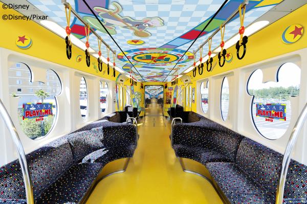 東京迪士尼 Pixar彩繪列車
