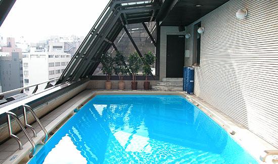 日本電視節目出現神秘泳池場景網民熱議 原來泳池可供出租？