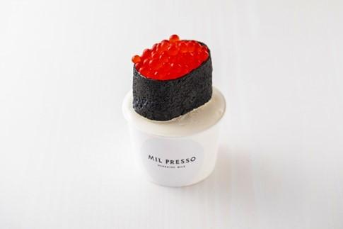北海道雪糕店推出兩款搞鬼雪糕 三文魚籽雪糕及炸蟹鉗雪糕？
