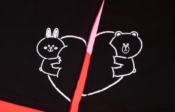 白色熊大&兔兔情侶T-Shirt (兔兔﹕S/M；熊大﹕M/L)22,000韓圜 (約港幣3)