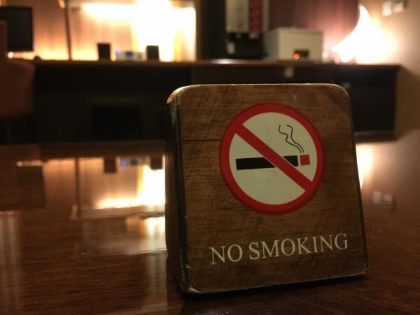 遊客無視日本酒店禁煙指示吸煙 以無理藉口拒付清潔費