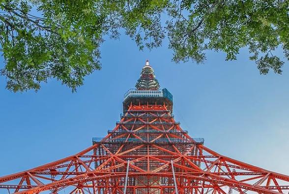 東京鐵塔隱藏打卡位 咖啡裝鐵塔倒影