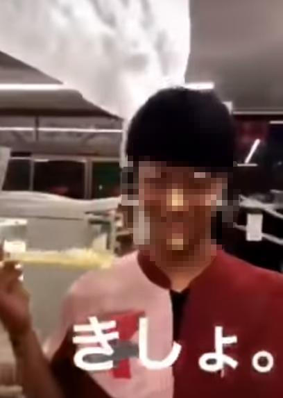 日本便利店再爆醜聞 員工面貼關東煮爐、店內半裸嬉戲