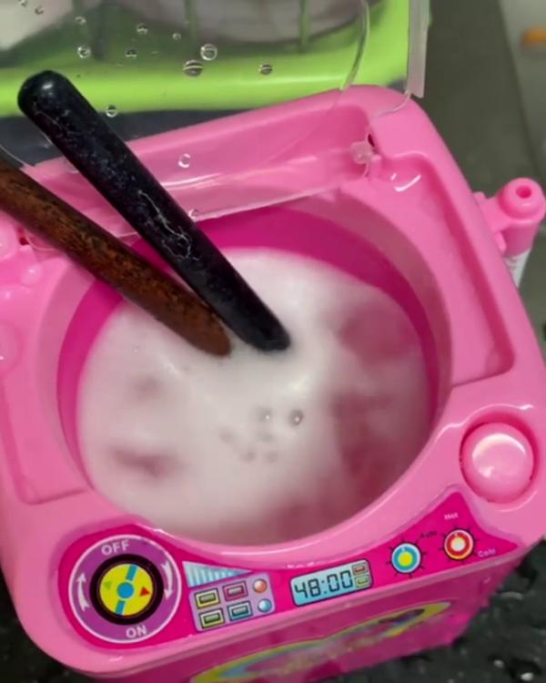 韓國玩具洗衣機新用法 大變化妝掃清洗機超實用！
