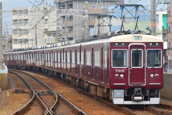 港媽遊大阪抱小孩搭地鐵怨無人讓座 網民炮轟：去到日本都公審