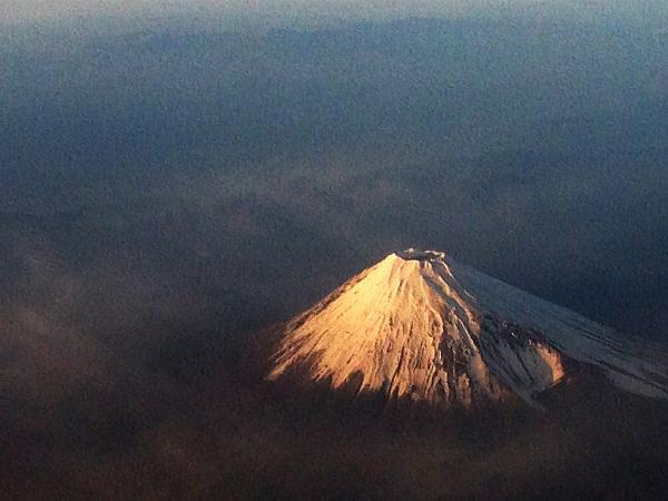日本政府公布推測數據 若富士山再度爆發 火山灰將籠罩東京靜岡 鐵路、航空無法使用