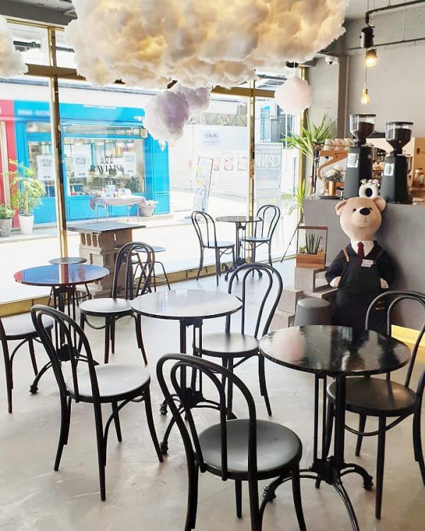 首爾人氣彩雲咖啡店 美男模特兒OPPA駐場！