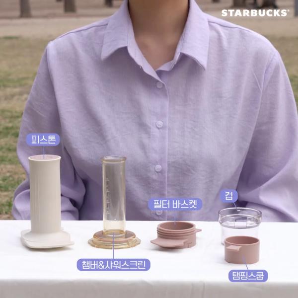 韓國Starbucks推粉藍野餐系列 輕便手壓咖啡機！