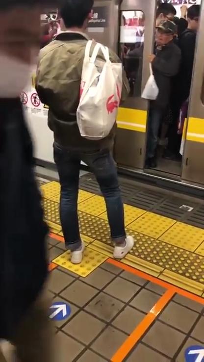 日本老伯伸手8次阻車門關閉導致地鐵延誤1分鐘 網民斥行為過分