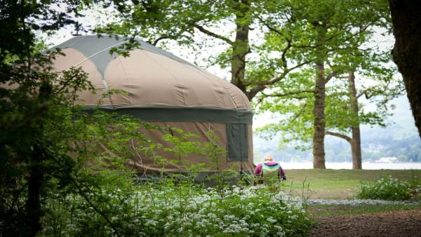 英國露營新玩法 ！ 球形帳篷森林凌空住一晚