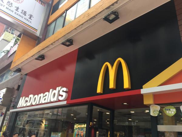 台灣麥當勞宣佈停用紅白膠飲管　 減少16%塑膠量開全球先例