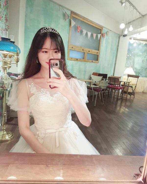 梨大超夢幻公主咖啡店 過百款婚紗+韓服！