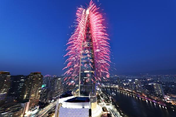 首爾樂天世界塔開幕紀念慶典 韓國最高大樓煙花盛放！