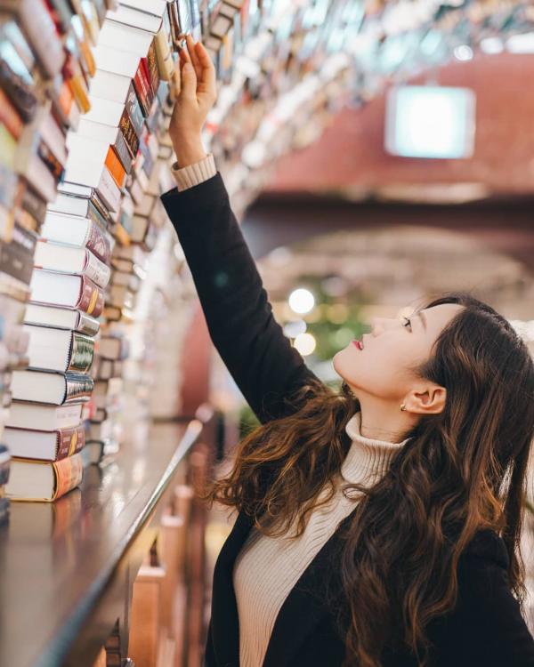 首爾新興復古書店ARC.N.BOOK  超夢幻書牆隧道！