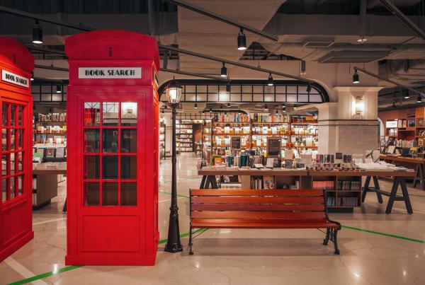 首爾新興復古書店ARC.N.BOOK  超夢幻書牆隧道！