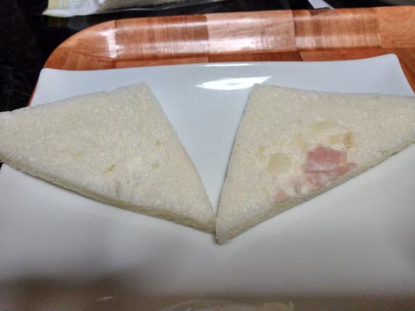 日本網民購買餡料爆滿水果麵包 拆開包裝後竟中伏