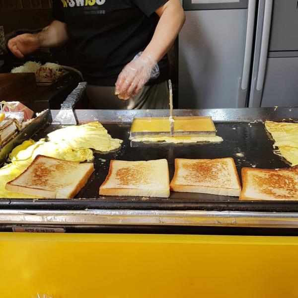 仁川大熱激厚特色早餐店 超抵食5層足料三文治！
