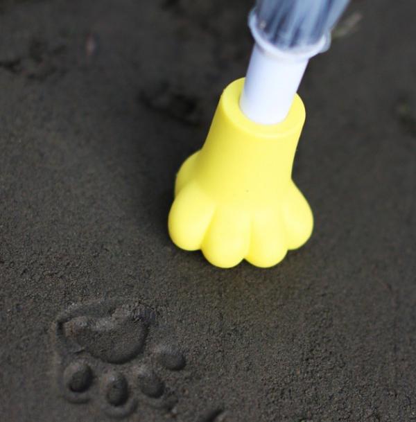 雨傘滴水變貓貓腳印 日本瘋傳超可愛貓爪雨傘腳墊