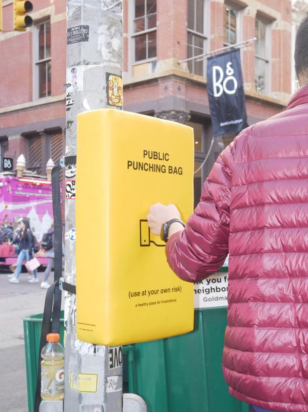 隨便發洩任打唔嬲！ 美國紐約設公眾出氣袋 排解負面情緒