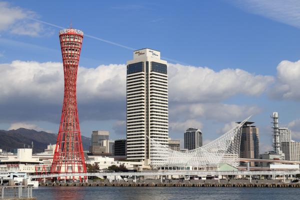 邊看神戶全景邊歎日本酒！ 日本神戶港塔開設全球首間旋轉空中清酒吧