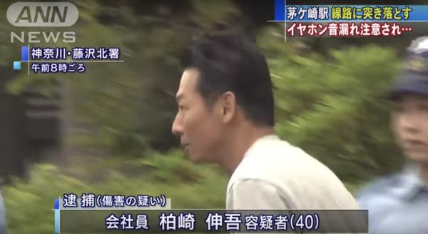 日本離奇傷人事件 男乘客好心提醒耳機音量太大反被推下月台並遭踢臉