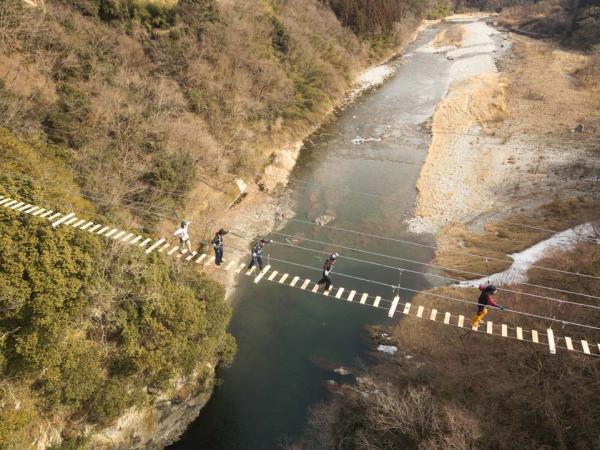 東京近郊大自然戶外體驗公園 吊橋步道．空中飛索．60米高巨型鞦韆