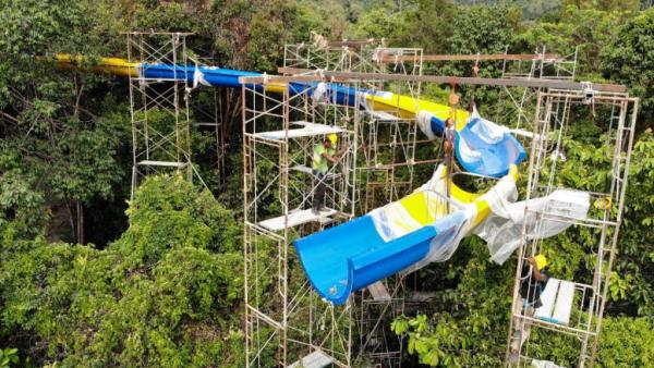 馬來西亞全球最長水上滑梯 高70米穿梭森林滑足4分鐘
