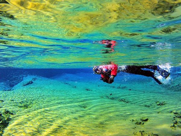冰島Silfra大裂縫玩浮潛！ 當地人話你知參加浮潛9大注意事項