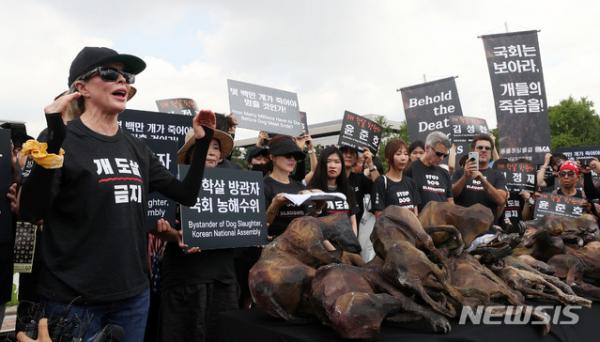 韓國動物團體發反對食用狗肉示威 狗農同場辦試食會！