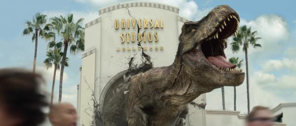全新設施重現電影《侏羅紀世界》的經典場景，主角Chris Pratt也會為此獻聲，遊客在機動遊戲上將會穿梭茂密的叢林，更會被各種恐龍追捕，過程緊張又刺激！