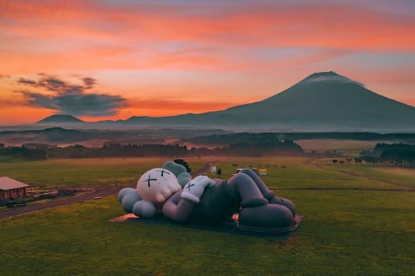 史上最大型KAWS登陸日本富士山！ 首次露營體驗/富士山主題周邊商品