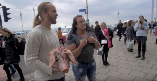 於倫敦素食市場公然生吃松鼠肉被控公眾妨擾 兩男子最後被輕判罰款毋須入獄