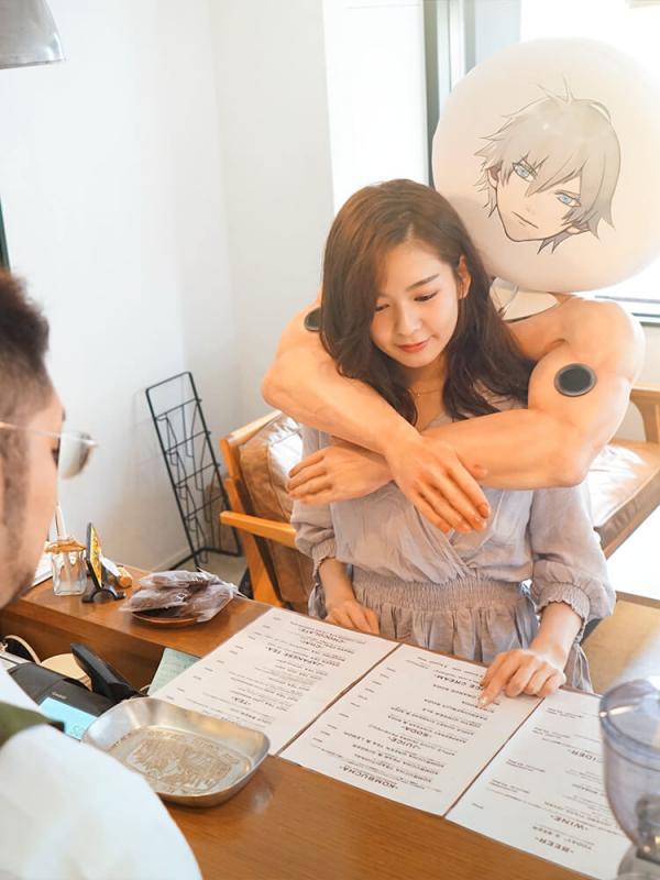 為女士提供安全感 日本推結實手臂肌肉男喇叭 被抱之餘更可享受高質音響