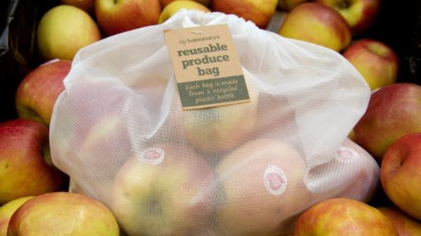 英國大型超市Sainsburys試推無蔬果包裝 顧客需自攜容器或加購環保袋