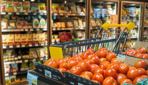 英國大型超市Sainsburys試推無蔬果包裝 顧客需自攜容器或加購環保袋