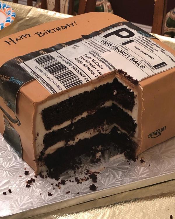 愛Amazon網購美國攝影師生日 幽默丈夫炮製驚喜又甜蜜Amazon包裹禮物哭笑不得